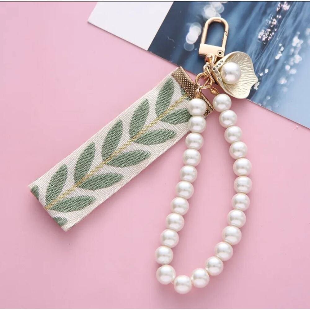 Charming Handbag Charm Keychain Shell & Pearls Cottagecore Pretty Trendy NEW